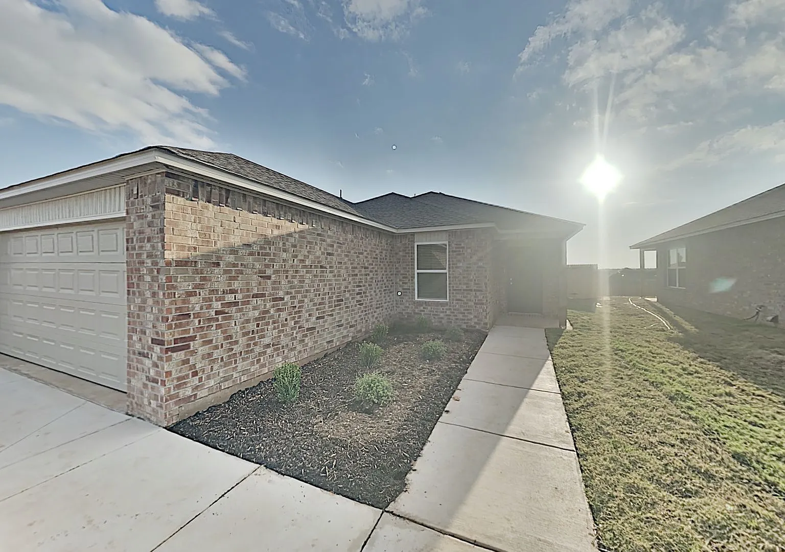 Spacious 3 Bedroom 2 Bath Home in Mustang Schools — Photo 2