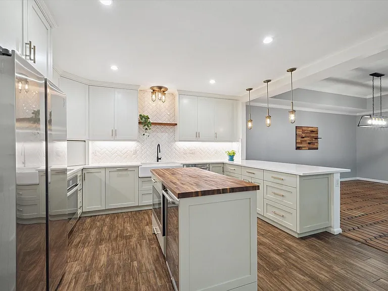 7922 Woodway Dr — Photo 12