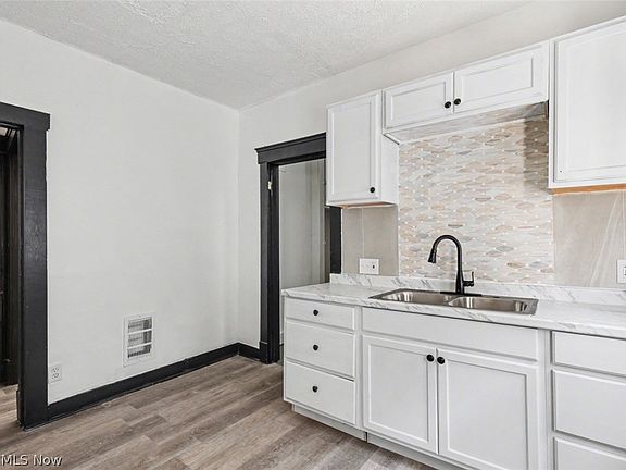 5th image of 12432 Saywell Ave