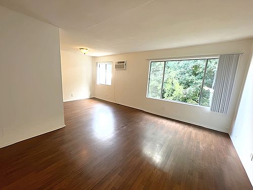 2nd image of 5030 Maplewood Ave #207