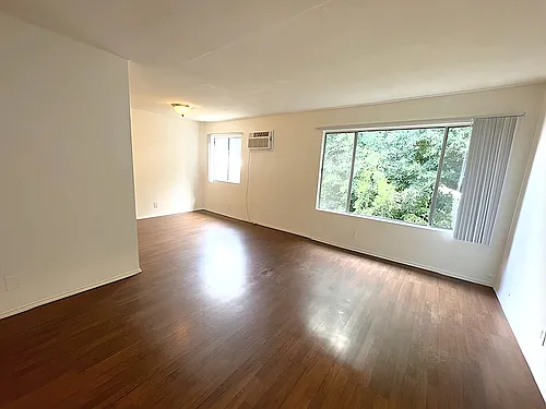 Building Photo - 5030 Maplewood Ave #207