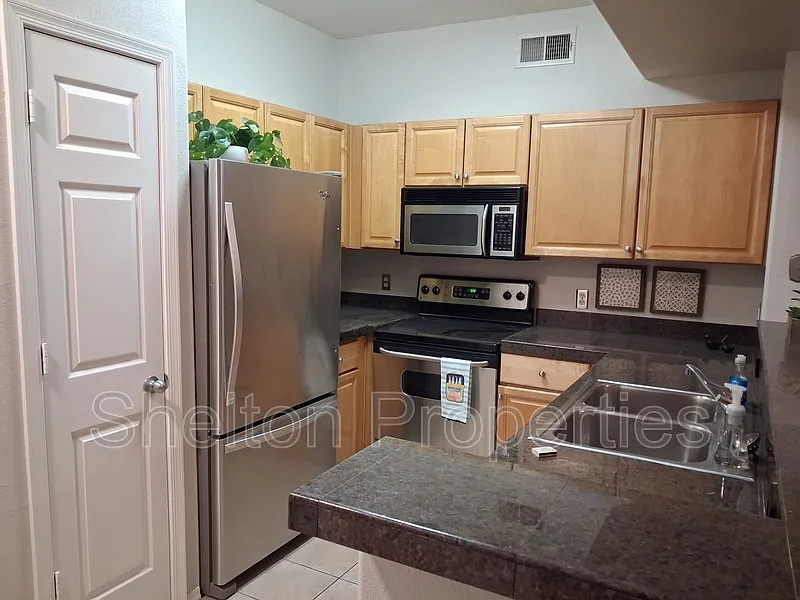 2 bed, 2.0 bath, 1149 sqft, $1,995 — Photo 4