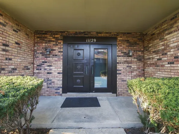11129 Northwest Rd APT F, Palos Hills, IL 60465