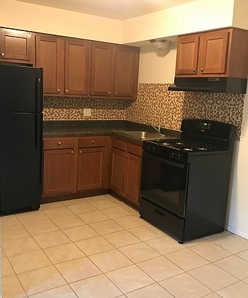 3rd image of 8512 W 87th St APT 9