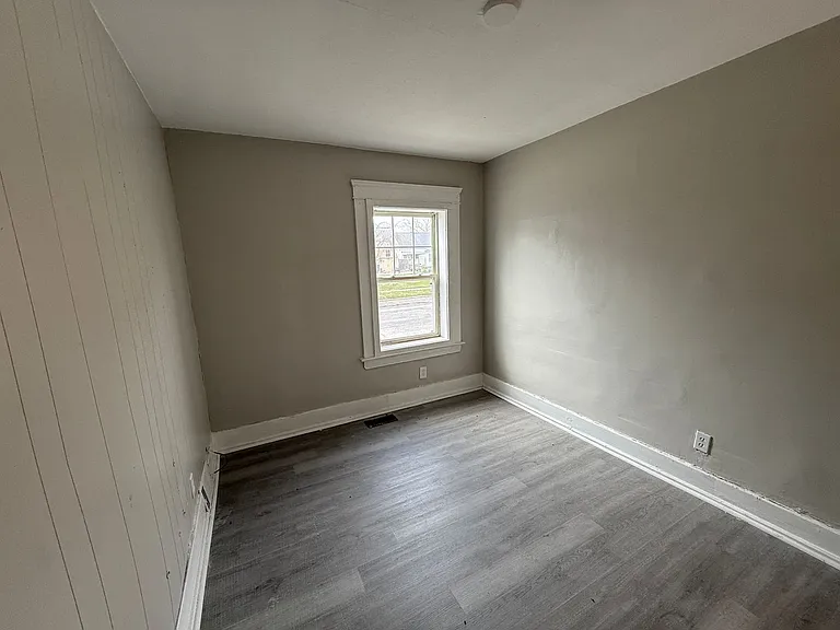 1421 Long Ave — Photo 22