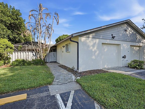 2nd image of 1701 Mariners Cove