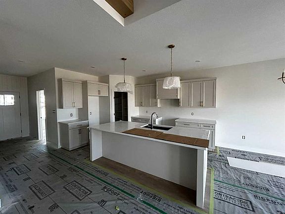 4th image of 10656 S 147 Avenue Rural Grande Pr #1
