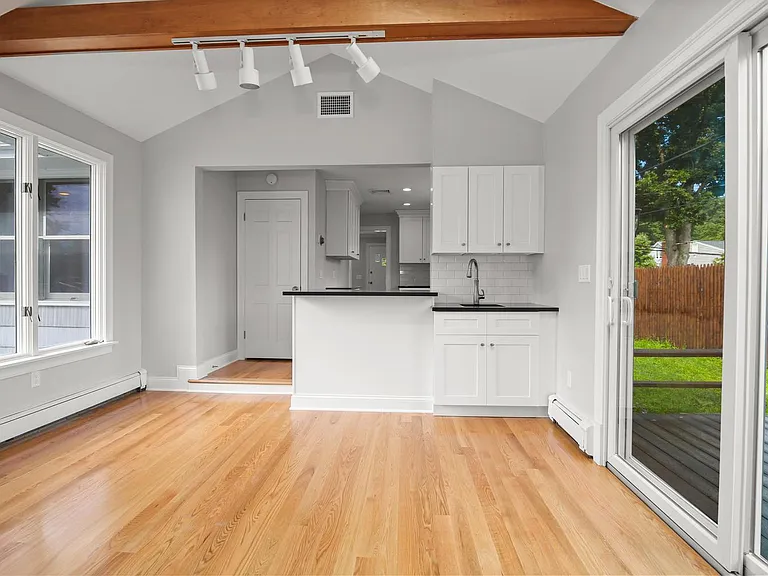 81 Cos Cob Ave #A — Photo 8