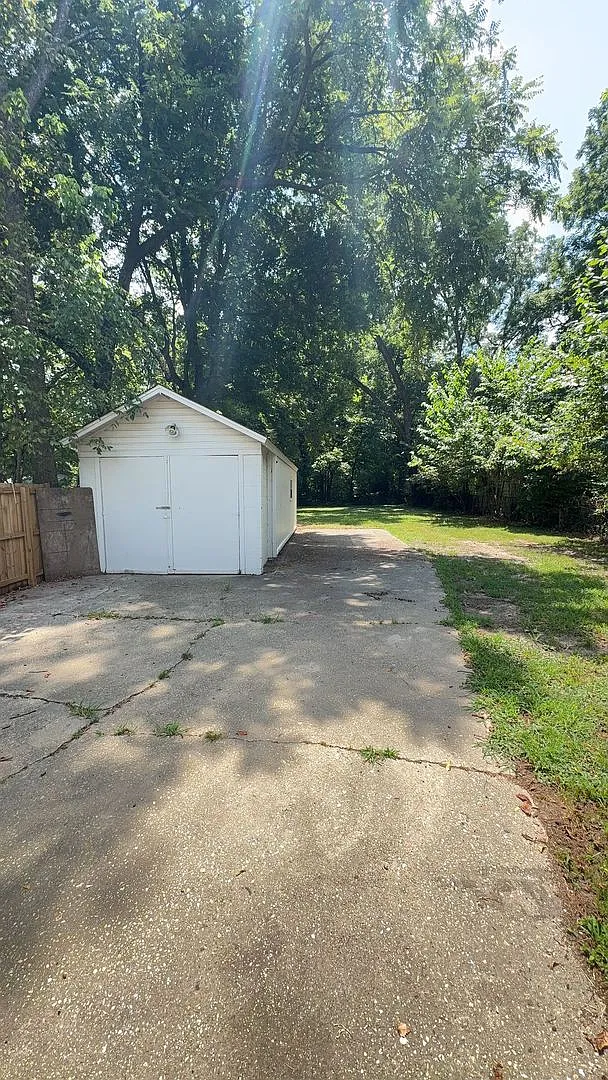 Building Photo - 3693 Tutwiler Ave