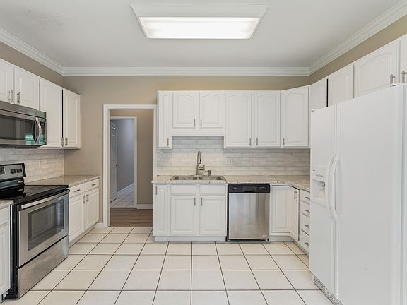 3rd image of 628 Mountain Pass Ln