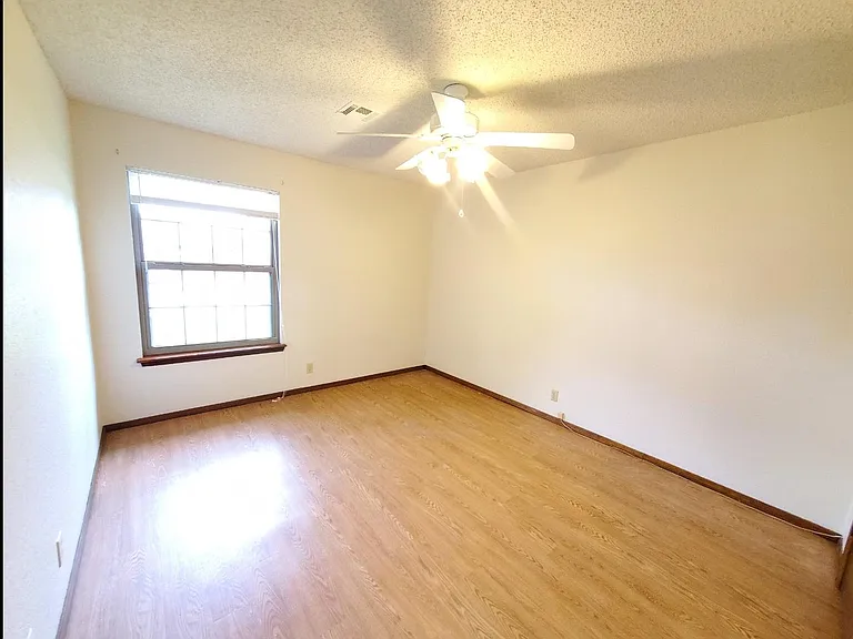 1108 W Durham St S — Photo 10