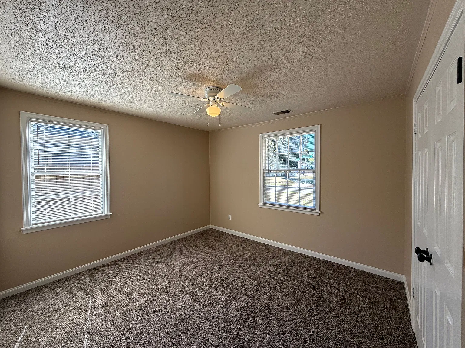 1458 Russwood Rd — Photo 2