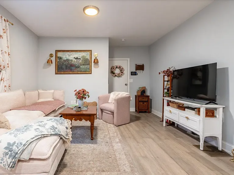 2037 Mount Vernon St #1R — Photo 6