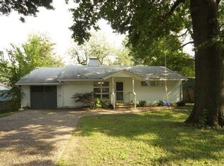 7620 Mohawk Dr, Prairie Village, KS 66208