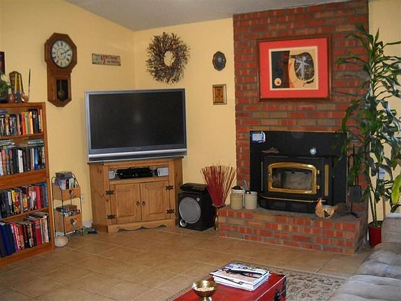 3rd image of 3233 Larchmont Dr