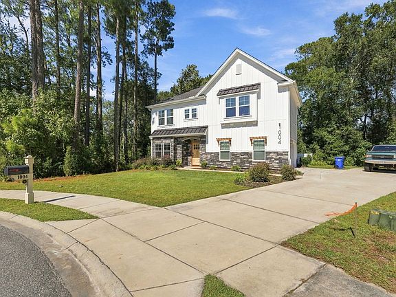 3rd image of 1004 Maccoa Dr.