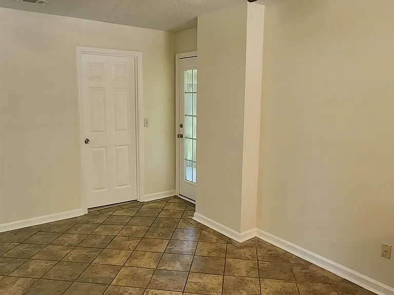 203 Springdale Dr #1 — Photo 29