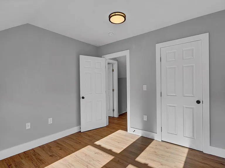 77 E Broad St — Photo 17