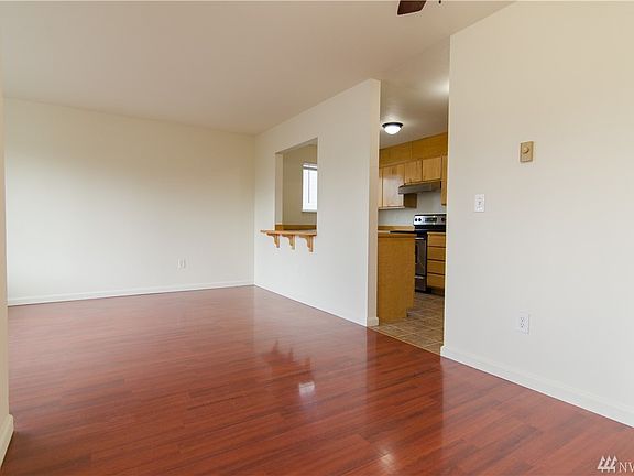 4th image of 20301 19th Ave NE APT 521