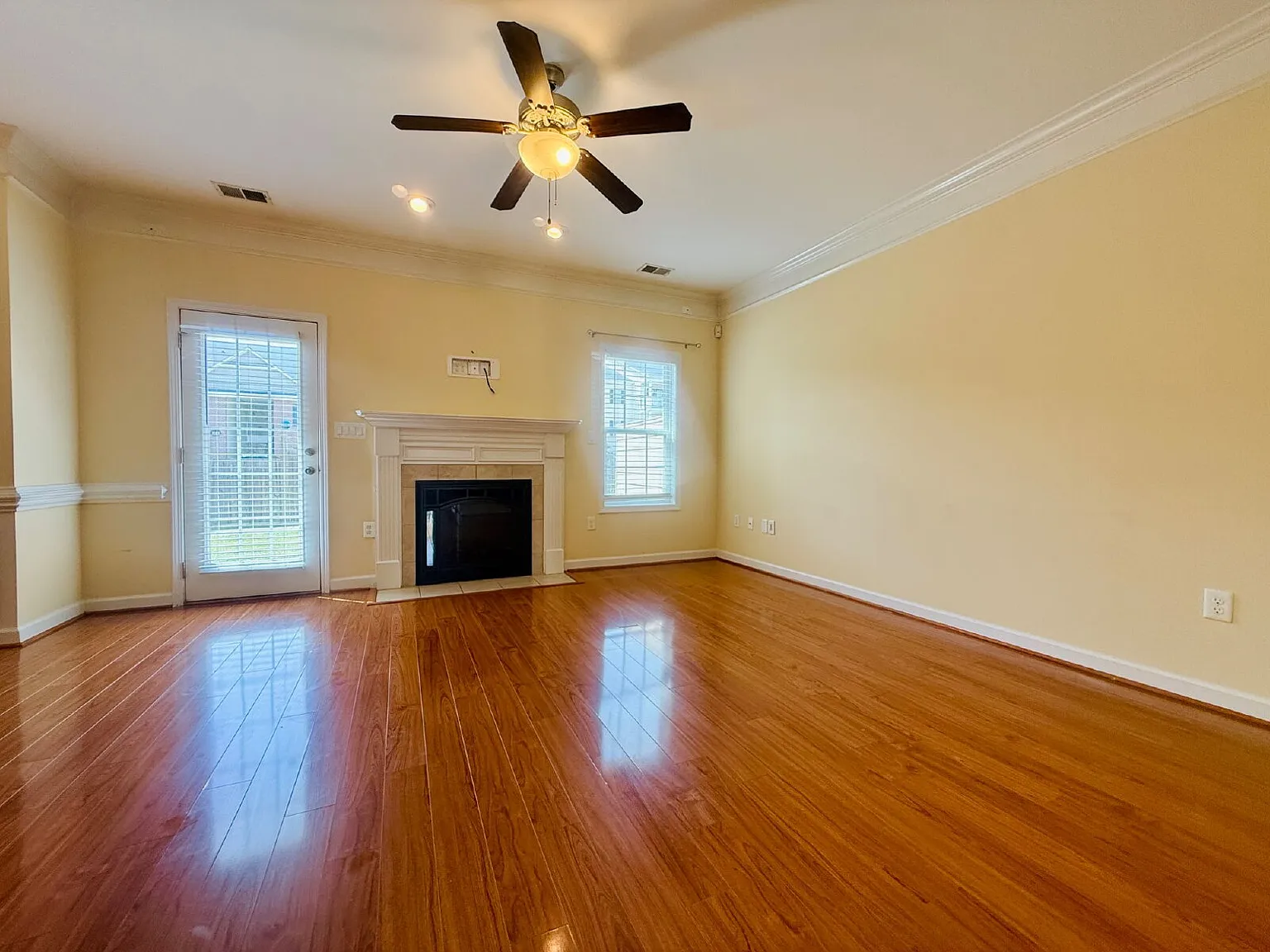 3 bed, 2.5 bath, 1810 sqft, $1,650 — Photo 3