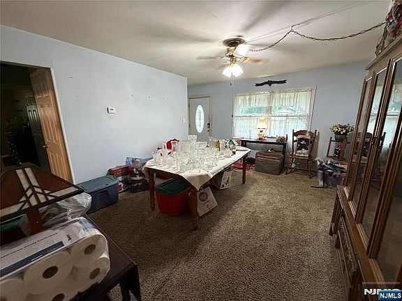3rd image of 208 Lawrence Dr