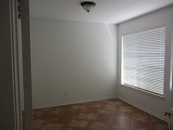 4th image of 1934 Sugar Pine Cir
