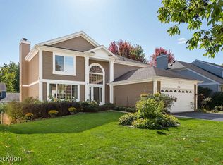 436 Bourbon Ln, Naperville, IL 60565