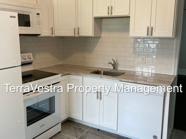 293-297 N Laurel St #1