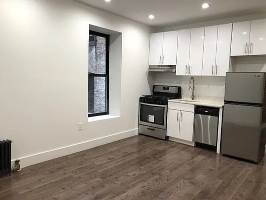 Rented by Monarch Realty Holdings | media 26