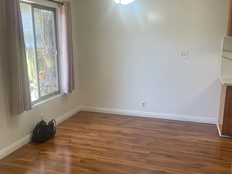 1049 N Hayworth Ave #12 — Photo 7