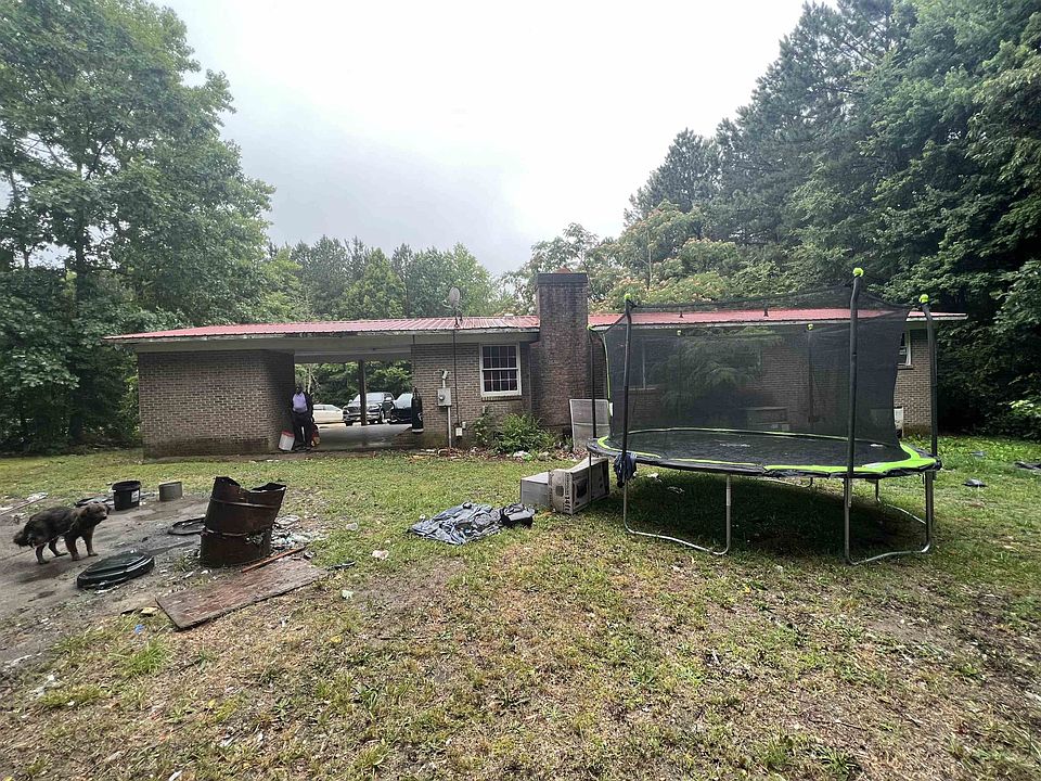 2nd image of 121 Valley Dr