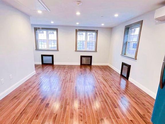 5th image of 11921 28th Ave Floor 2