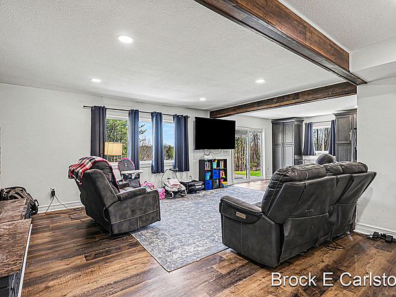 5th image of 3233 Becker Rd