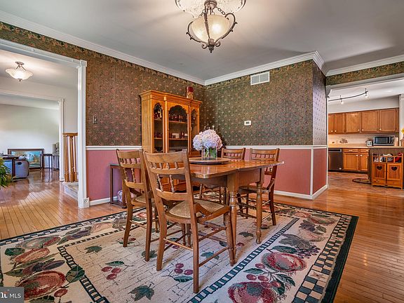 5th image of 203 Heritage Ct