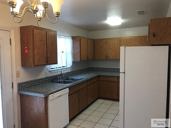 4th image of 404 S Brazil St