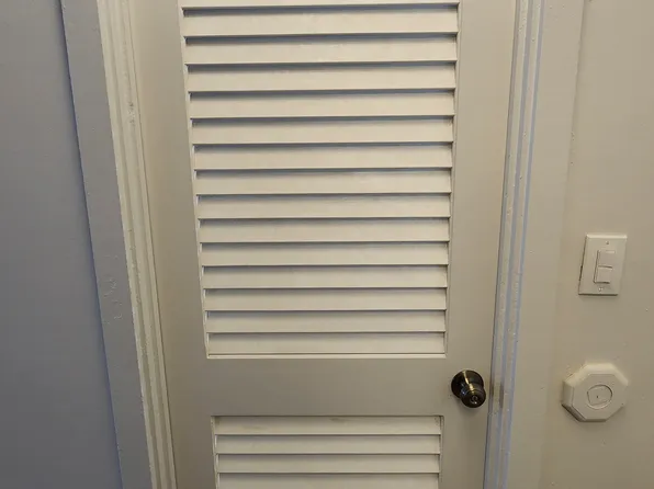 747 Amana St, Honolulu, HI