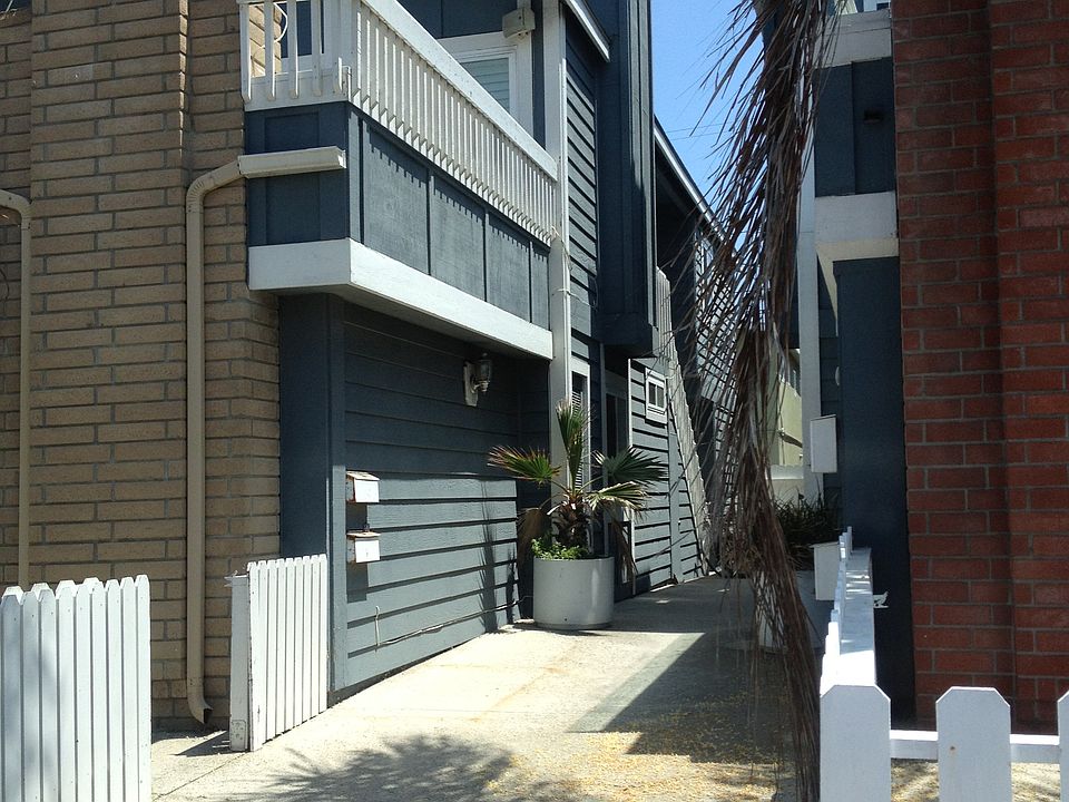 1st image of 206 43rd St #2