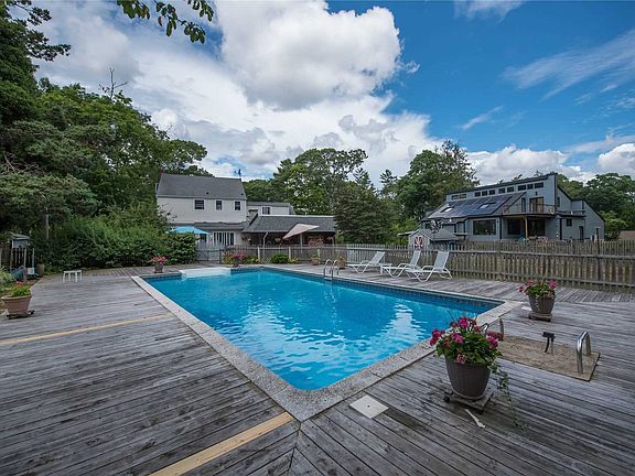 3rd image of 141 Saint Marks Ln