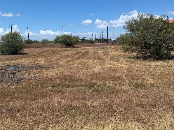 110 Oar Fish Dr, Palacios, TX 77465