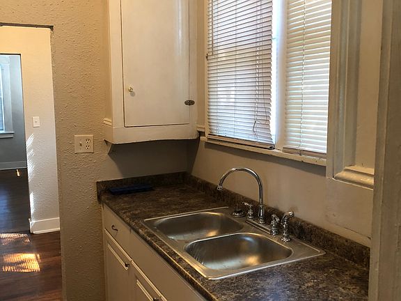 4th image of 707 Olive St
