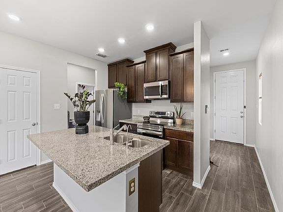 4th image of 1606 Decano Ln