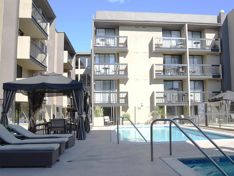 7320 Hawthorn Ave #205 — Photo 19