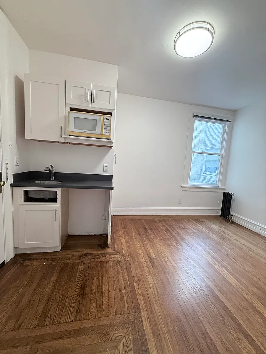 Building Photo - 690 Bush St #306