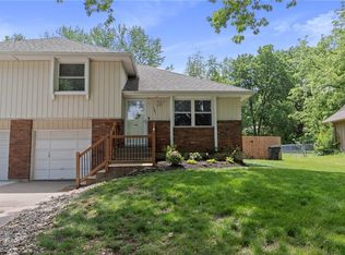 1601 E Haven Ln, Olathe, KS 66062