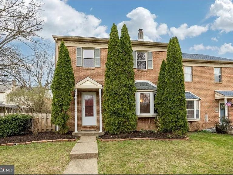 270 Grimley Rd — Photo 1