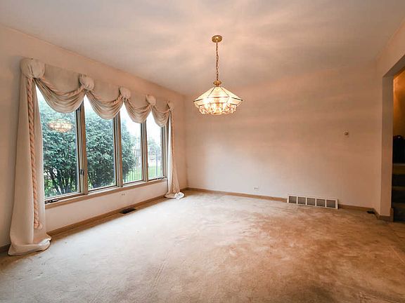 5th image of 9041 Kensington Way