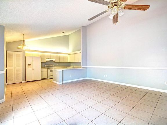 4th image of 1074 Summit Trail Cir APT B