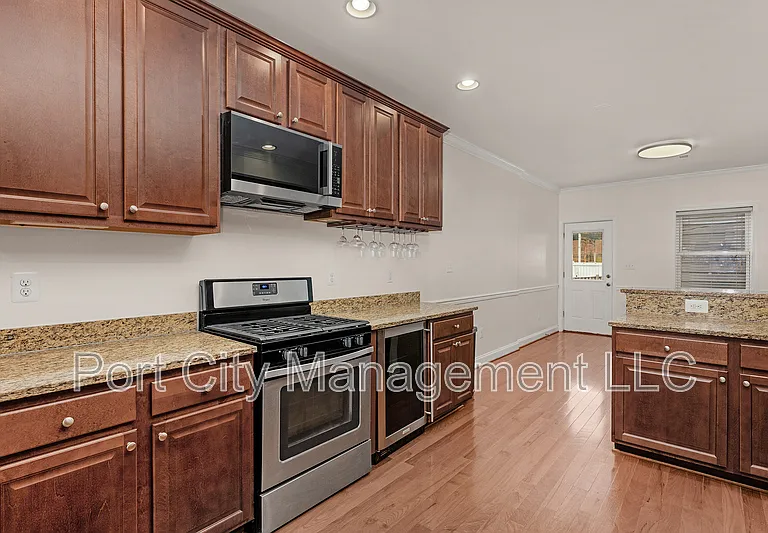 2 W Clement St — Photo 13