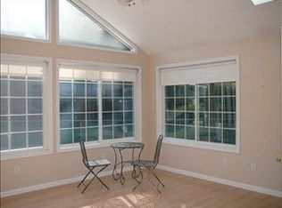 8 Crystal Ct, Bloomington, IL
