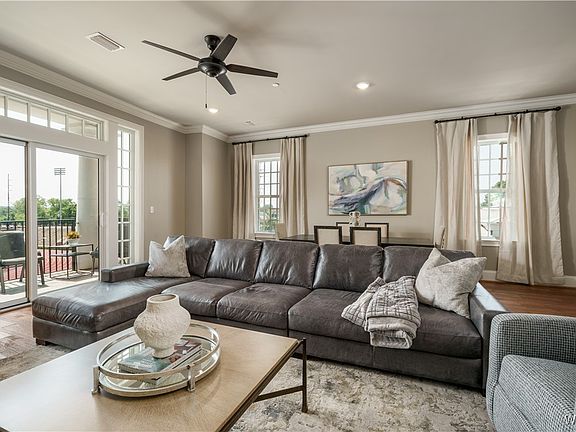 4th image of 510 13th St #301